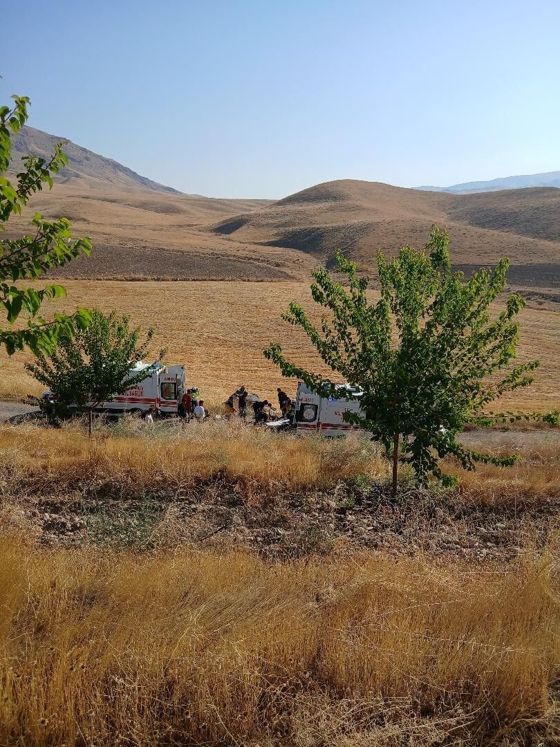 Katliam gibi kaza: İnşaat işçilerini taşıyan araç devrildi! 2 ölü 4 ağır yaralı!