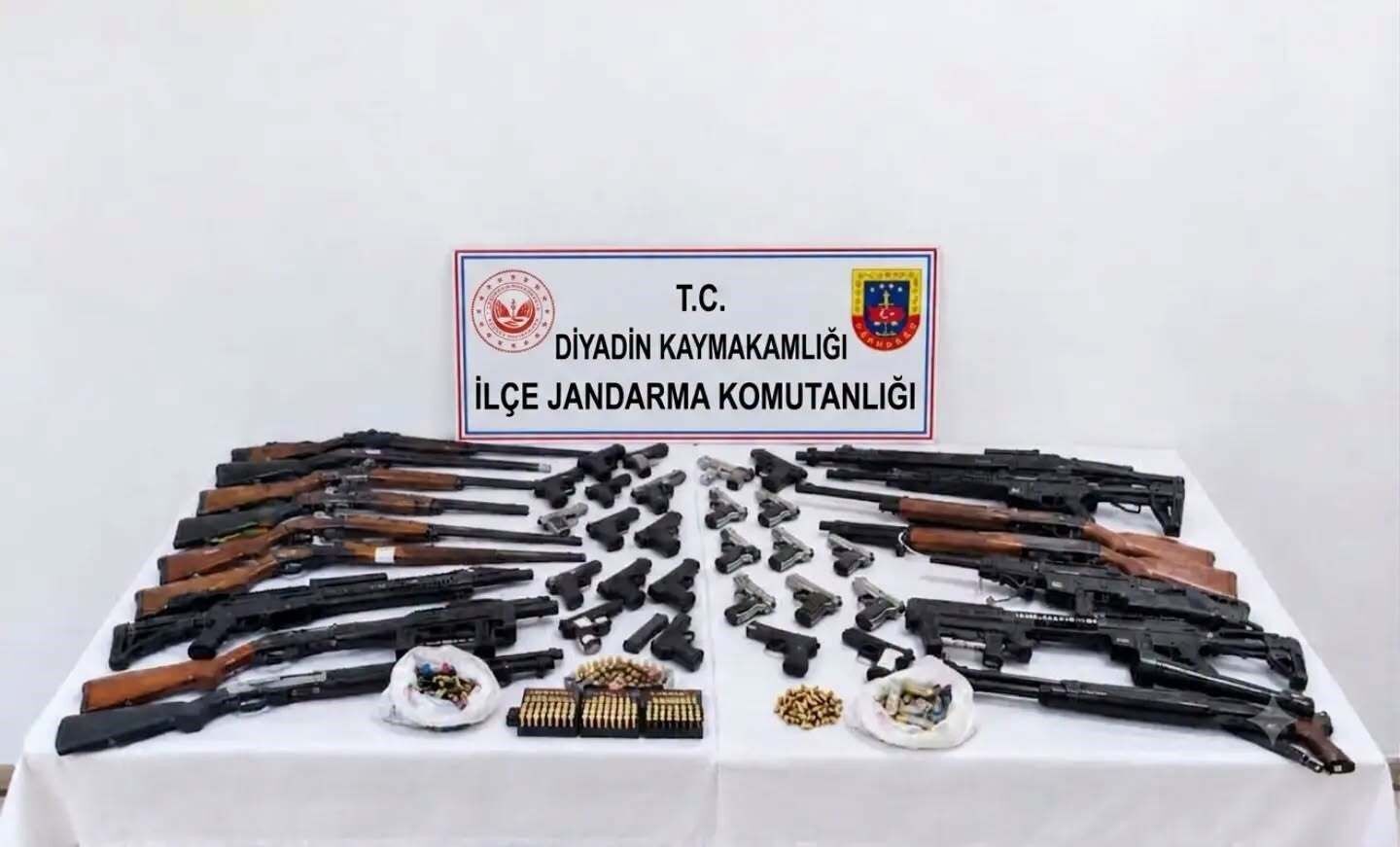 Van’ın sınırında silah kaçakçılığına büyük darbe: 28 adrese baskın düzenlendi!