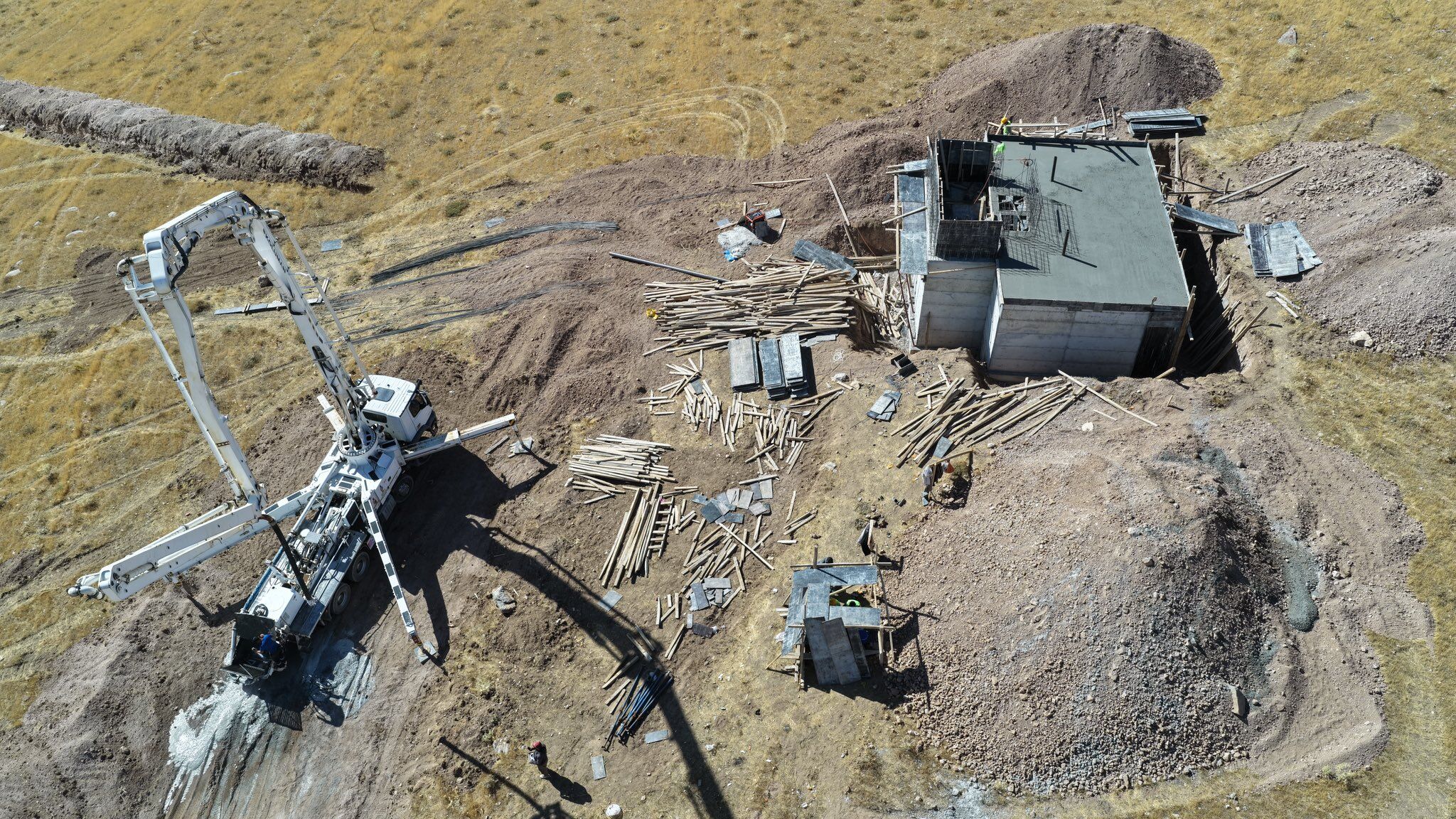 VASKİ’den Tuşba’ya dev hamle: Mahalle 9,5 kilometrelik yeni su hattına kavuştu!