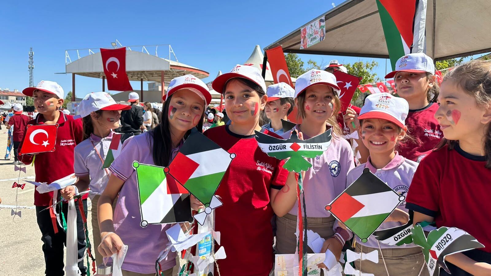 Van’da 700 öğrenci Gazzeli çocuklar için tek yürek oldu!