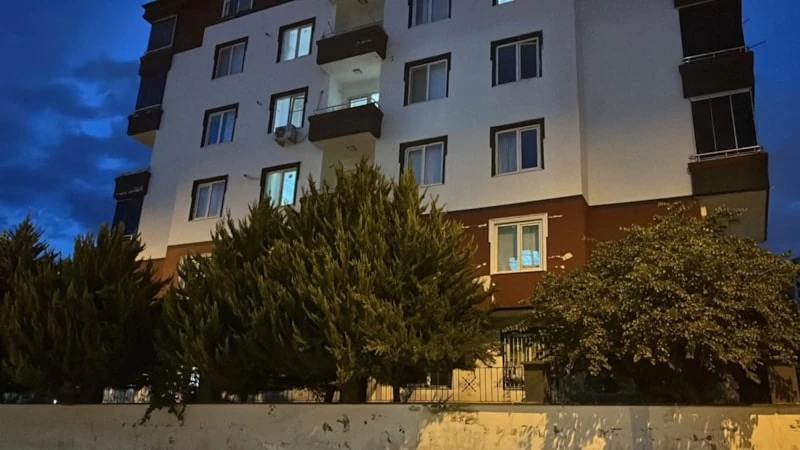 Bir aile faciası daha: Anne, baba ve oğulları pencereden düştü! 1 ölü 2 yaralı