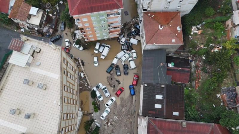 İstanbul'da selin boyutu gün ağarınca ortaya çıktı