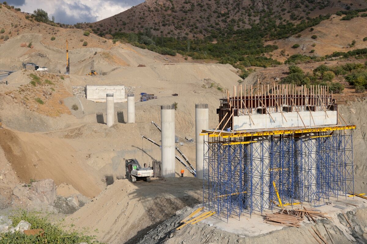 Van-Hakkari ve Yüksekova arasına iki yeni köprü geliyor: Açılış tarihi belli oldu!