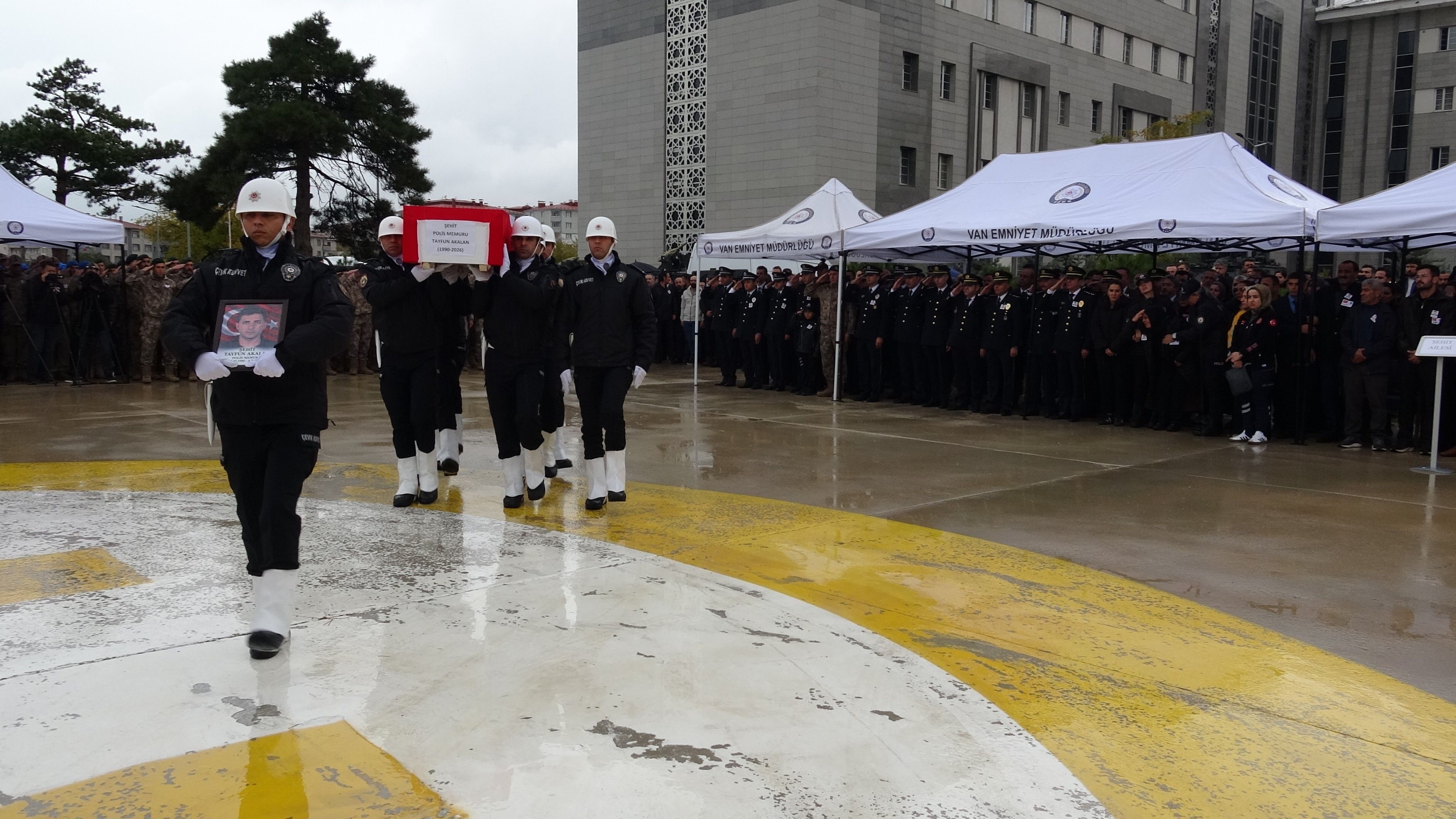 Van’daki kazada şehit düşen polis memuru memleketine uğurlandı!